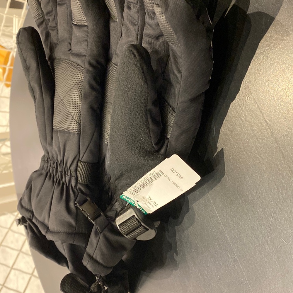 Brand new xl size aucliar winter gloves,black colour